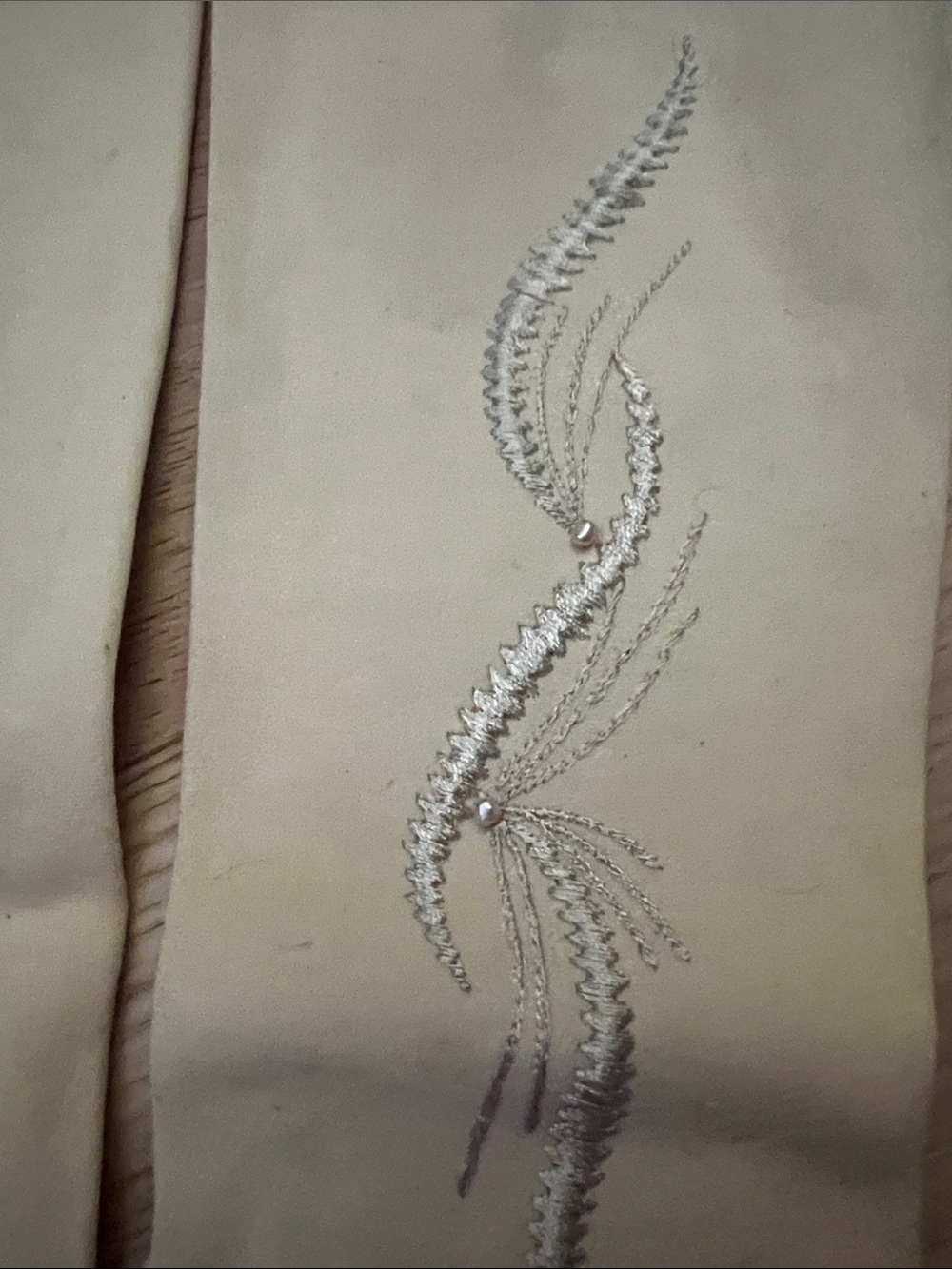 Wear Right Cream Gloves with Labelled Tag - Picture 7 of 10